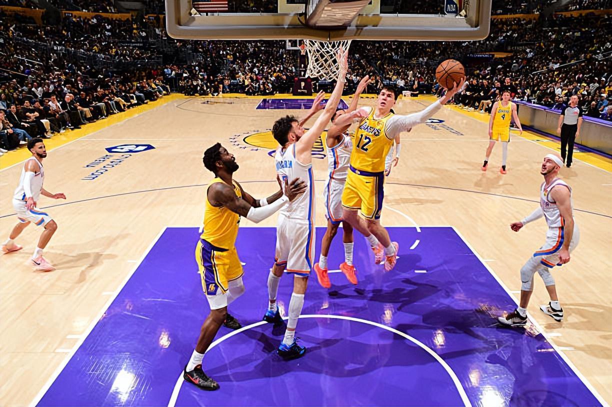 能力实在是太平庸了,但侧翼新星竟然能够在湖人坐上先发位置?